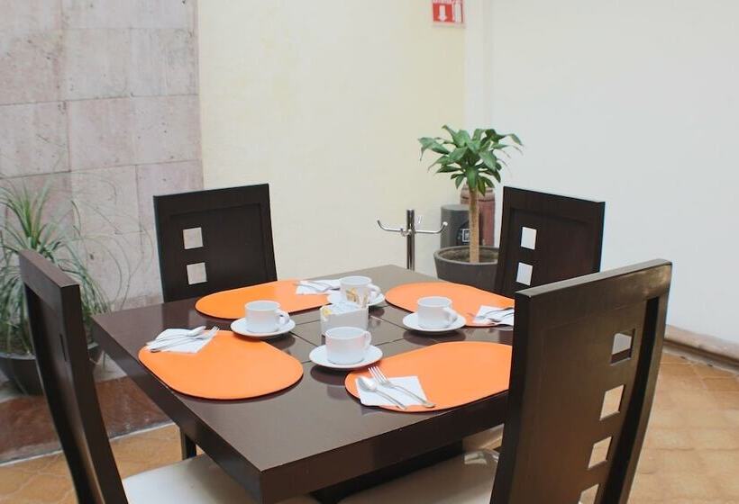 Отель The Lit 13