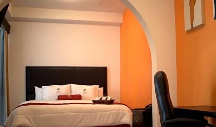 Отель The Lit 13