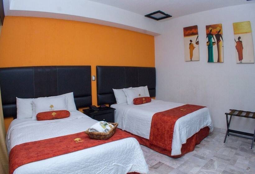 Отель The Lit 13