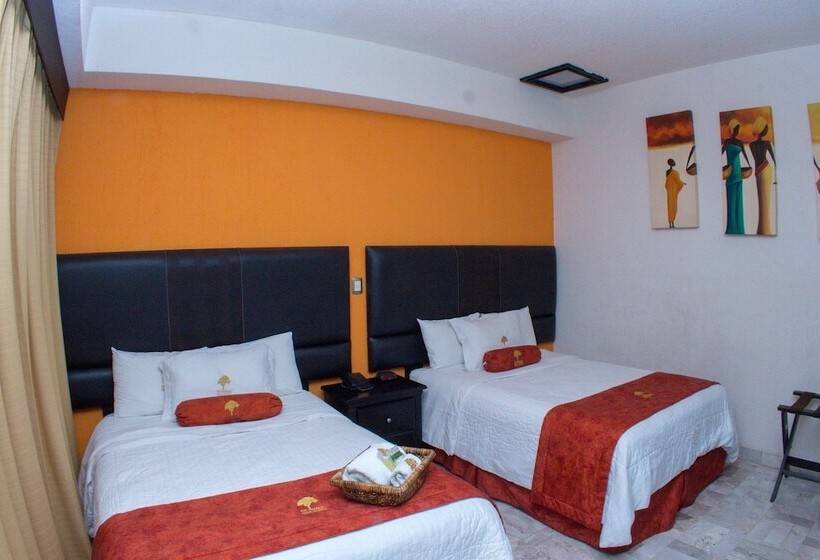 Отель The Lit 13