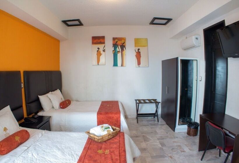 Отель The Lit 13