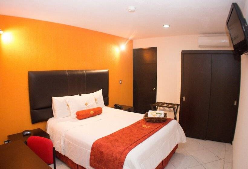 Отель The Lit 13