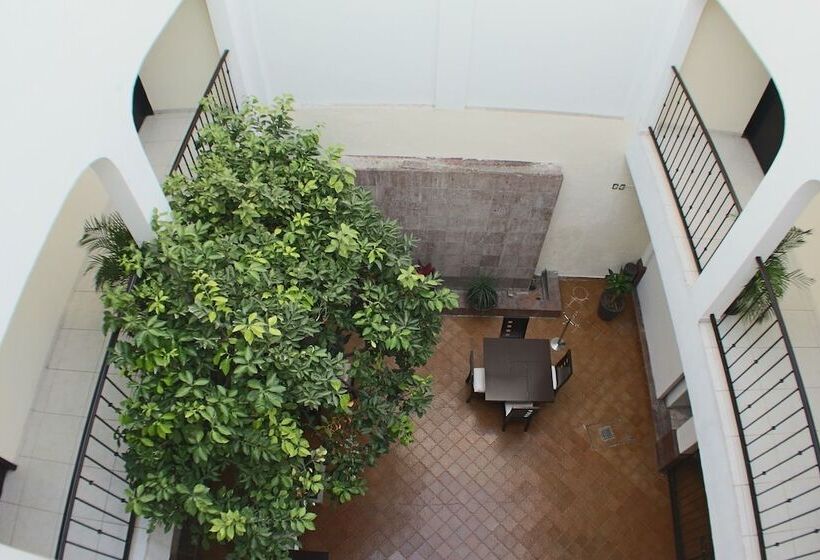 Отель The Lit 13