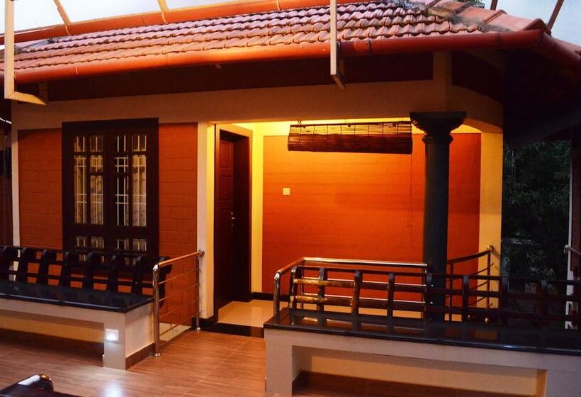 Отель Varkala Villa