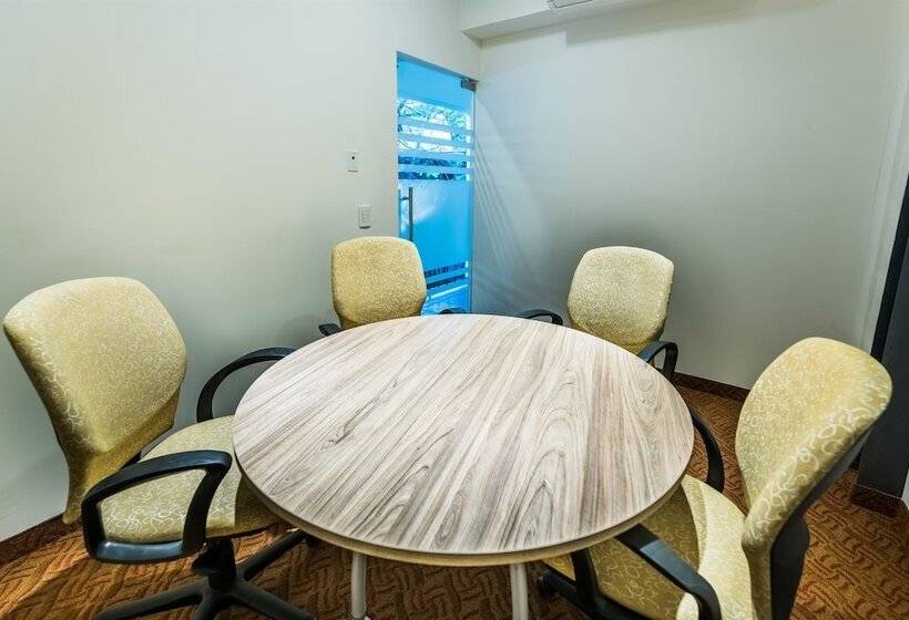 فندق Wyndham Garden Guadalajara Expo Plaza Del Sol