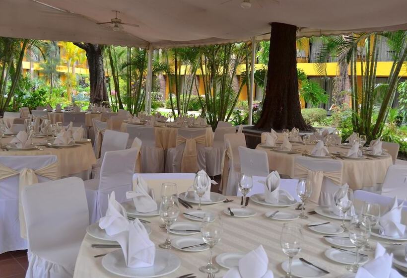 فندق Wyndham Garden Guadalajara Expo Plaza Del Sol