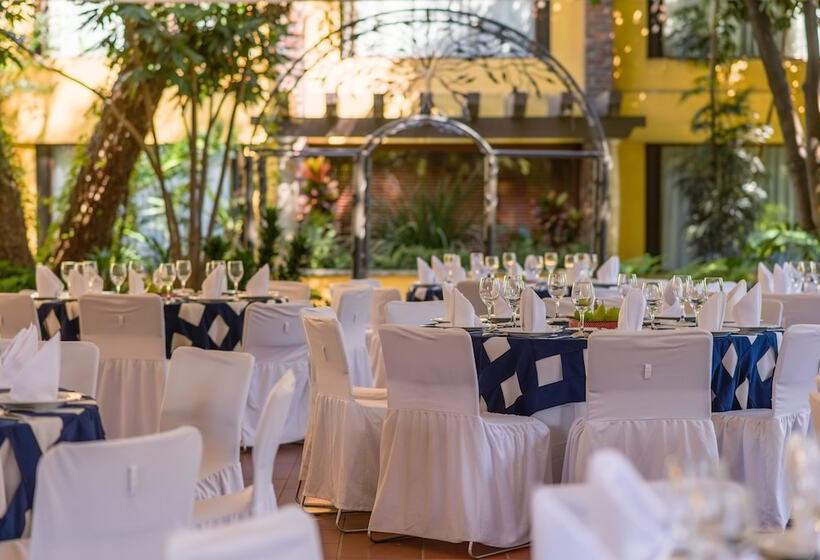 فندق Wyndham Garden Guadalajara Expo Plaza Del Sol