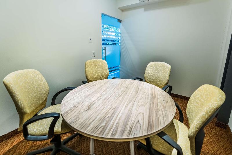בית מלון כפרי Wyndham Garden Guadalajara Expo Plaza Del Sol