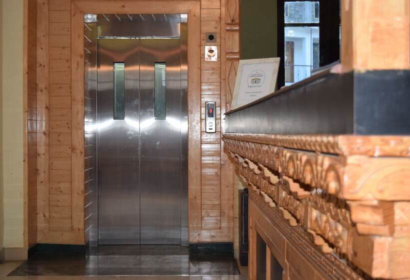 فندق Zojila Residency