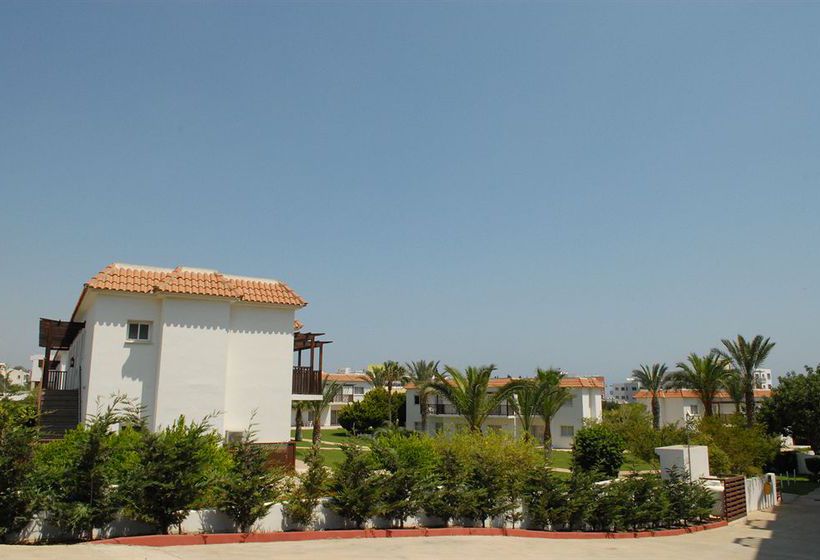 Maistros Hotel Apartments & Bungalows