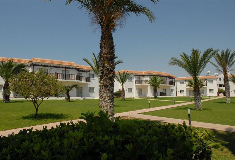 Maistros Hotel Apartments & Bungalows