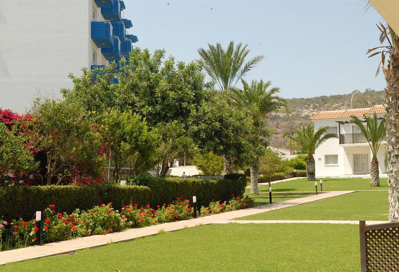 Maistros Hotel Apartments & Bungalows