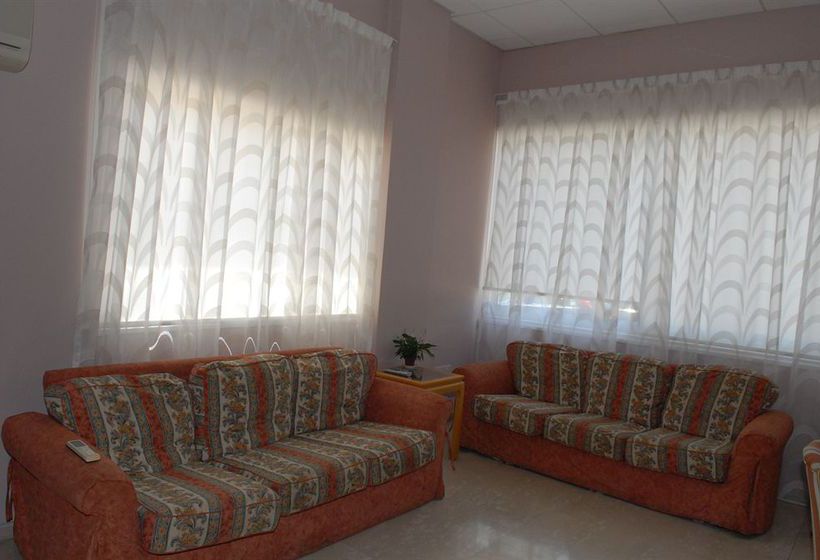 Maistros Hotel Apartments & Bungalows