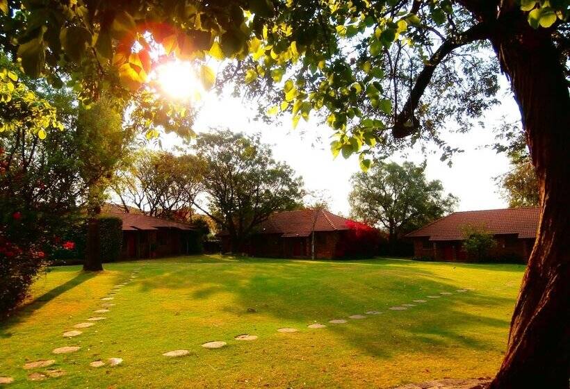 Пансион African Footprints Lodge