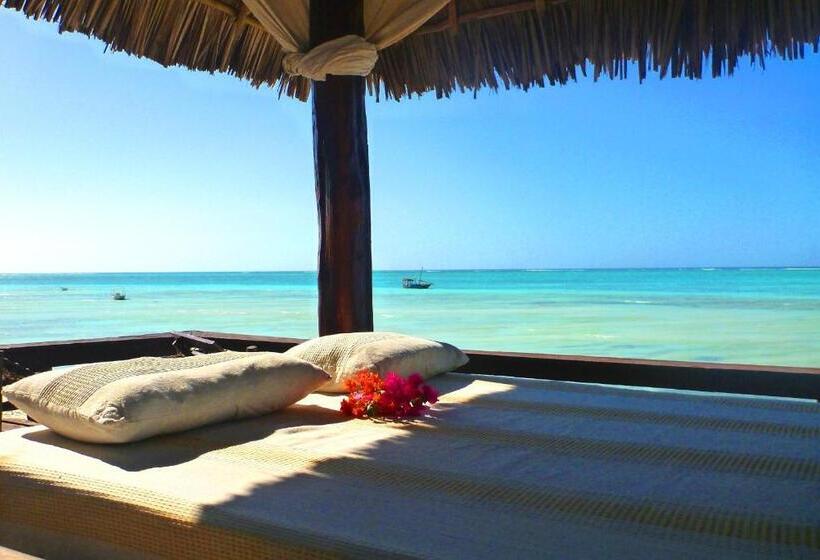 リゾートホテル Mnarani Beach Cottages