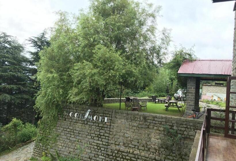 استراحتگاه Woodsmoke Retreat