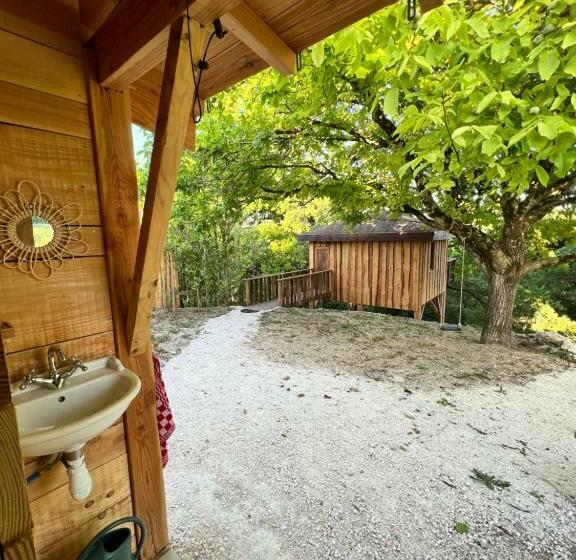 住宿加早餐  Cabane Les Vertiges De La Moure