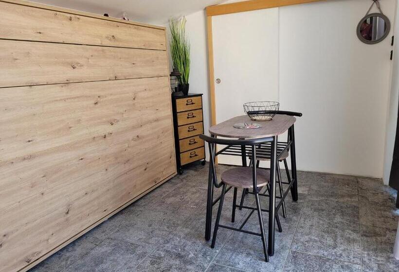 민박 La Pool House