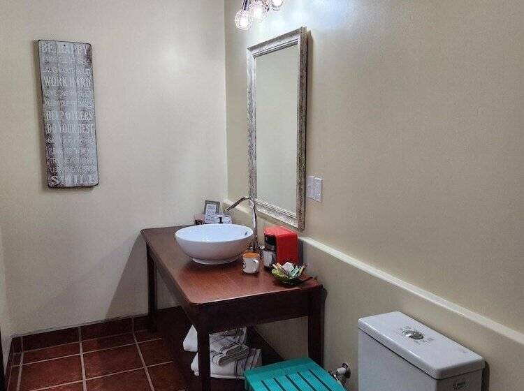 مبيت وإفطار The Bnb On Triggerfish Close To The Airport