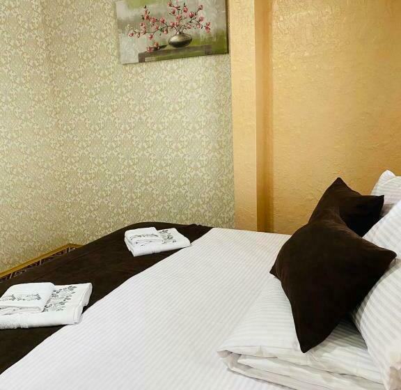 Hotell під явором New