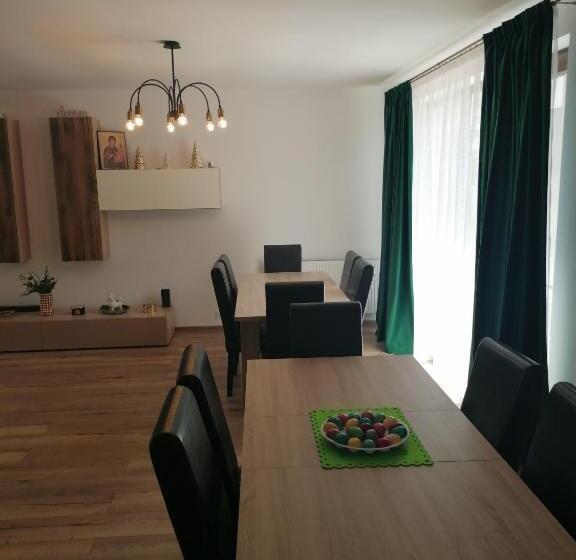 فندق Agropensiunea Vila Cristina