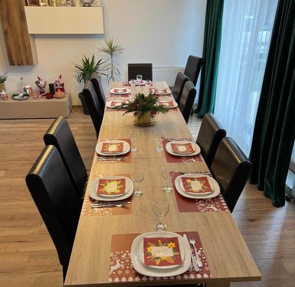 فندق Agropensiunea Vila Cristina