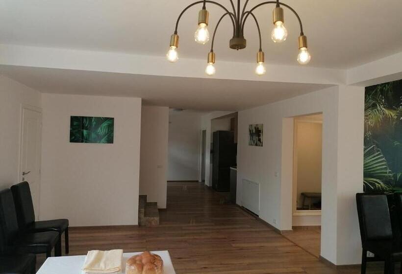 فندق Agropensiunea Vila Cristina