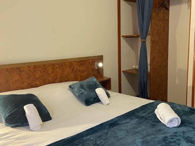 ホテル Hôtel Du Cerf