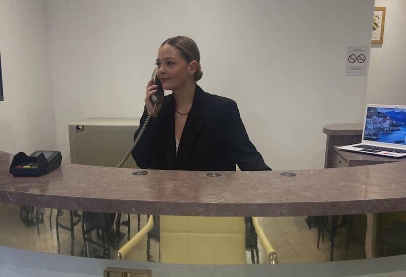 ホテル Hôtel Du Cerf