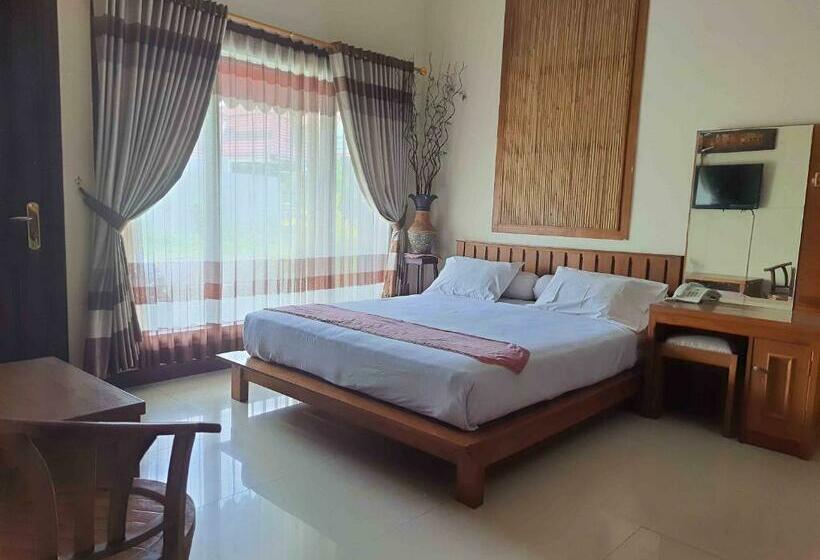 בית מלון כפרי Omahkoe Syariah Guesthouse Redpartner