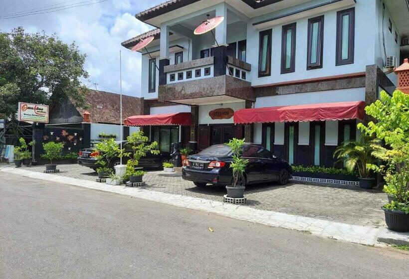 בית מלון כפרי Omahkoe Syariah Guesthouse Redpartner