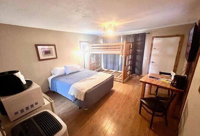 Отель Paiute Trails Inn