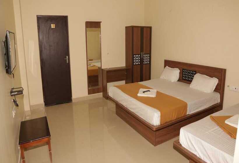 فندق Santhosh Inn