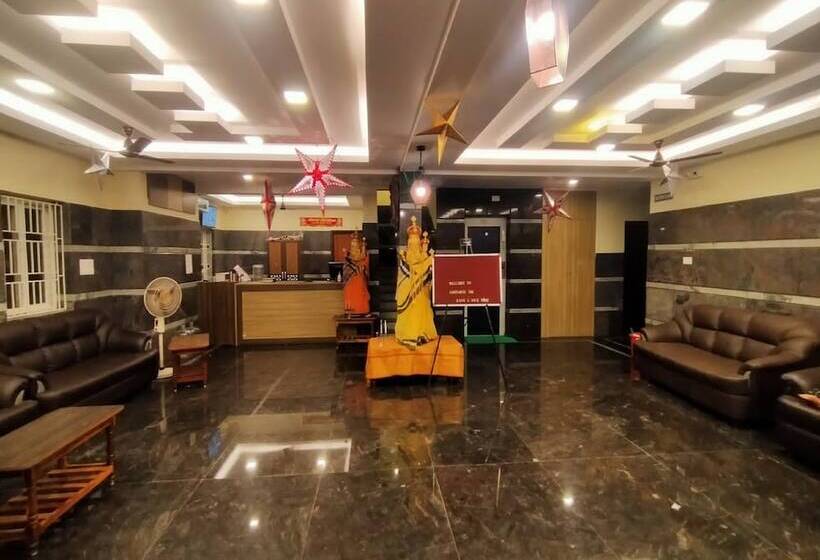 فندق Santhosh Inn