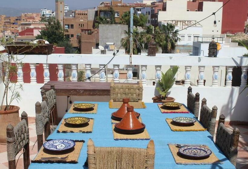 בית מלון כפרי Tamraght White Hostel