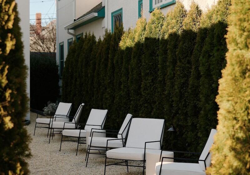 酒店 The James Bradley