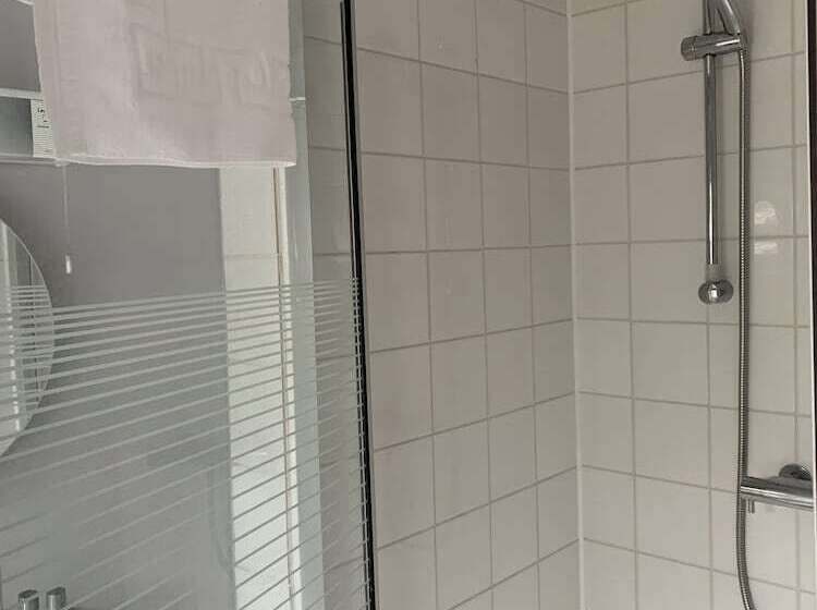 בית מלון כפרי The Six Bells