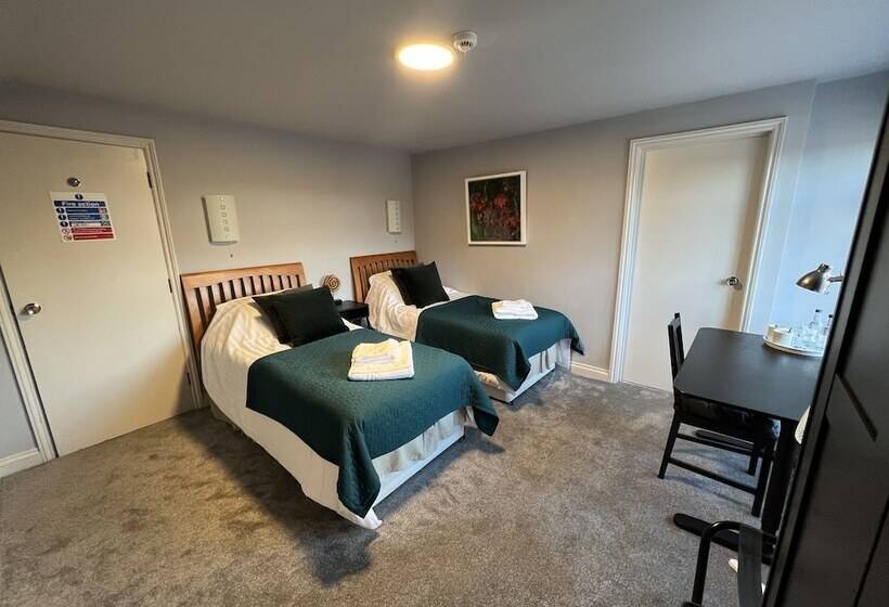 בית מלון כפרי The Six Bells