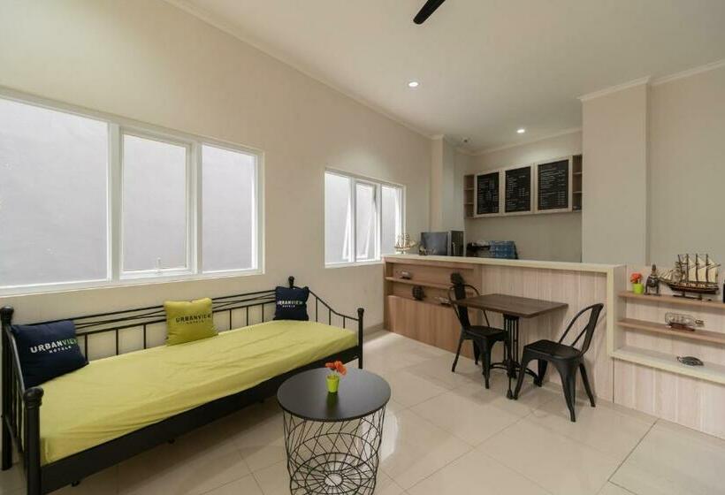 Urbanview Hotel Syariah Dj Gading Serpong