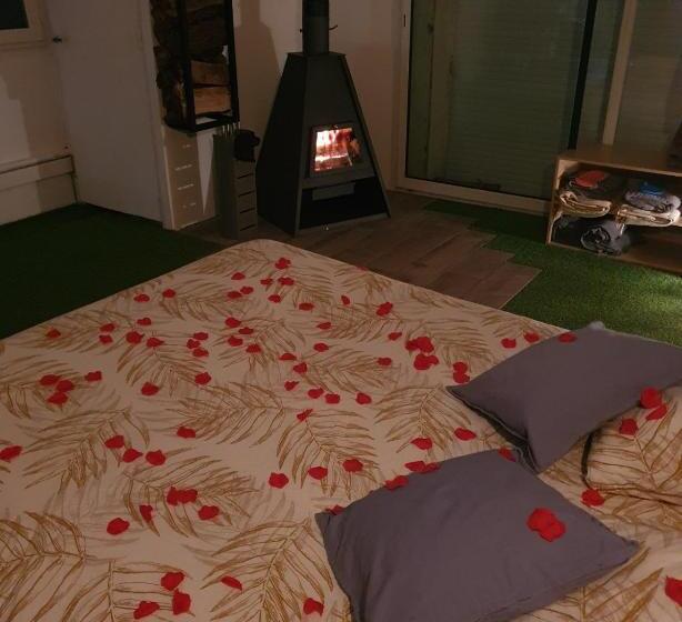 פנסיון Le13depic, Gite, Spa, Sauna, Piscine, Massage, Repas, Adult Only