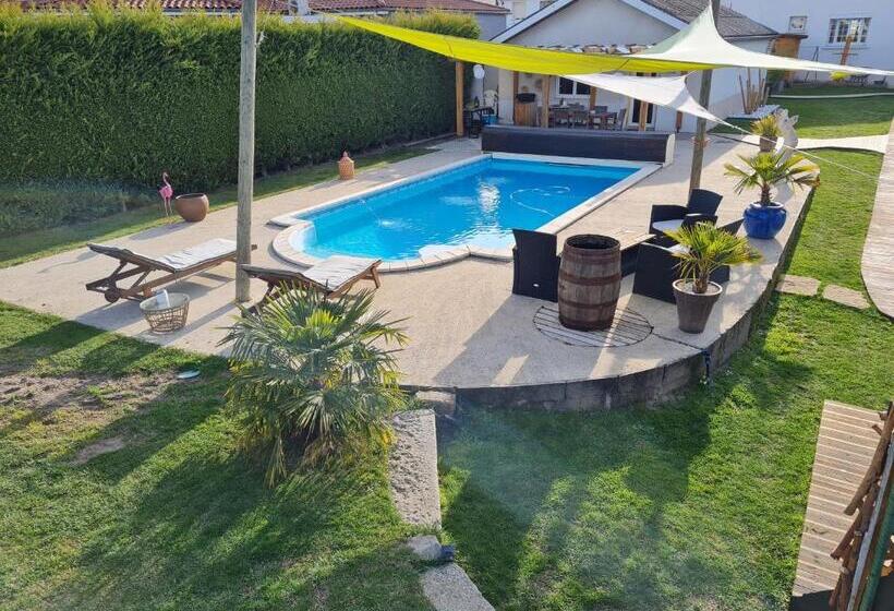 פנסיון Le13depic, Gite, Spa, Sauna, Piscine, Massage, Repas, Adult Only