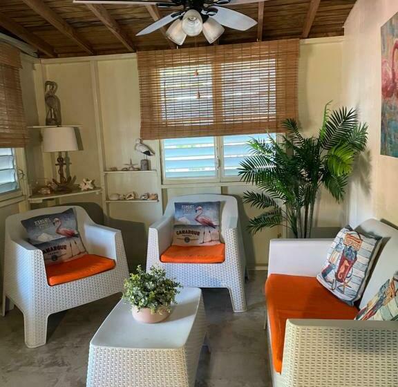 ペンション Naniqui Cottage   Only Adults  Parking Golf Car Only