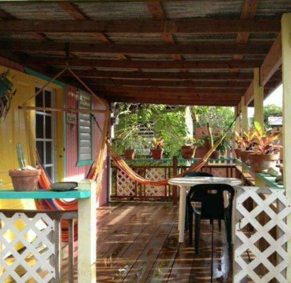 ペンション Naniqui Cottage   Only Adults  Parking Golf Car Only