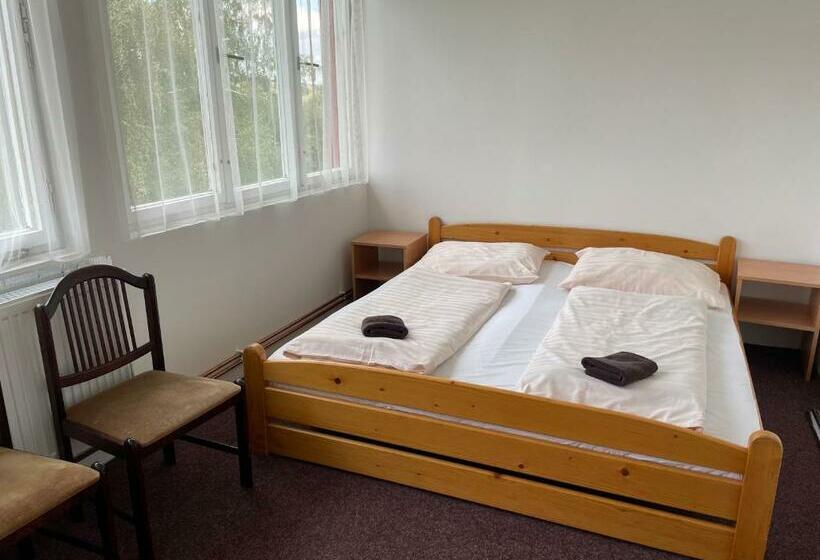 פנסיון Penzion Na Srubech