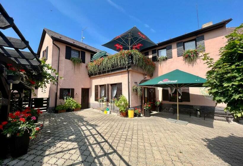 펜션 Restaurace A Penzion Na Růžku