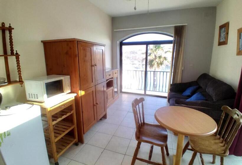 پانسیون Seafront Akwador