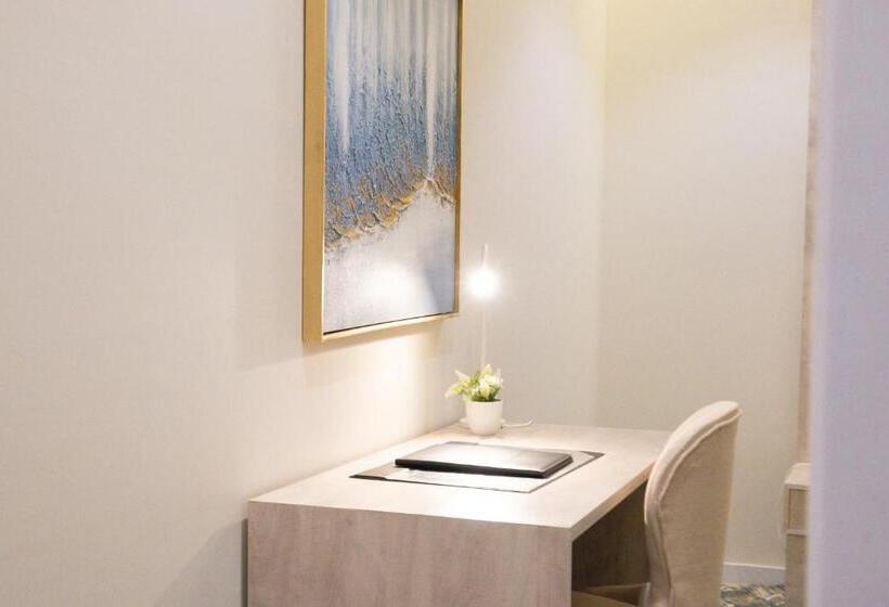 فندق واي هوتل