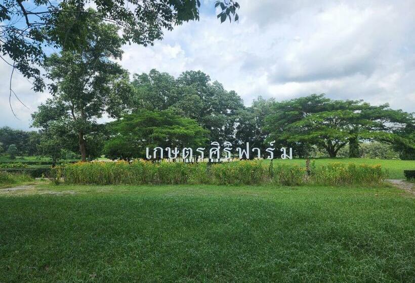 Bed and Breakfast เกษตรศิริฟาร์ม