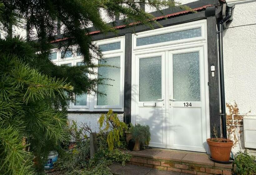 مبيت وإفطار London Rooms With Free Parking 134