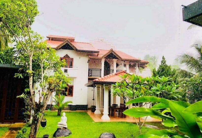 민박 Villa Khiara Sumali